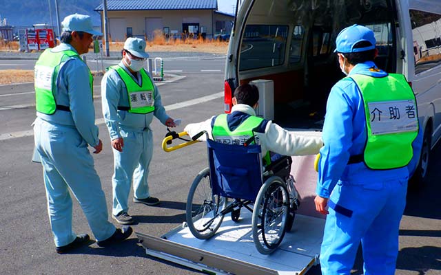 福祉車両での搬送訓練